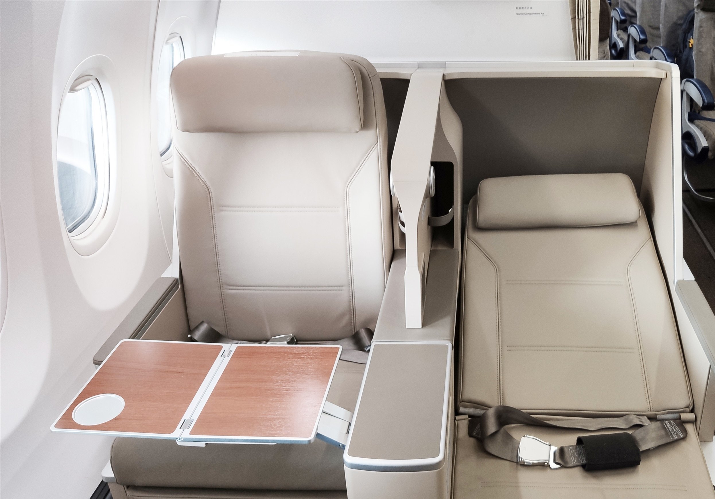 东航技术完成了首架波音737客机公务舱座椅的改装设计